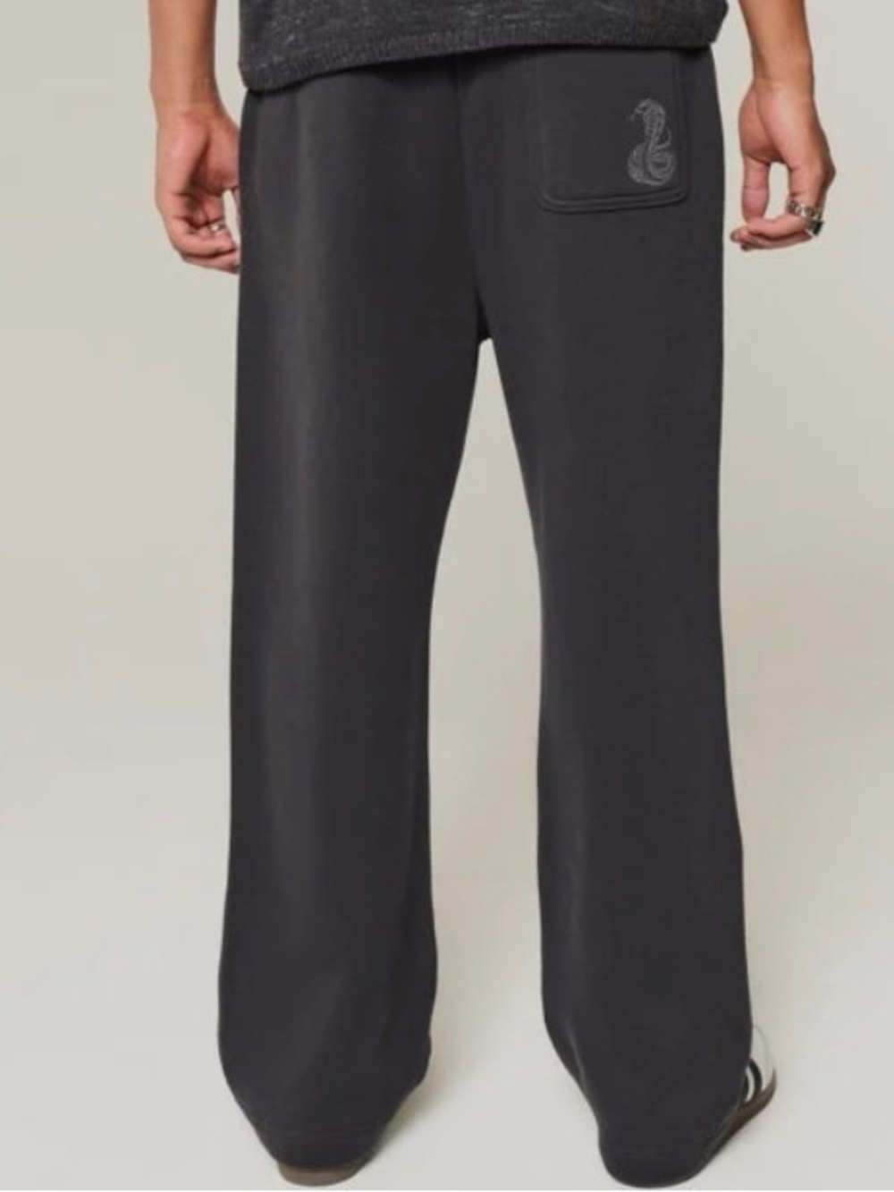 Hollister Men's Feel Good Baggy Wide-Leg Sweatpants in Faded Black, size M